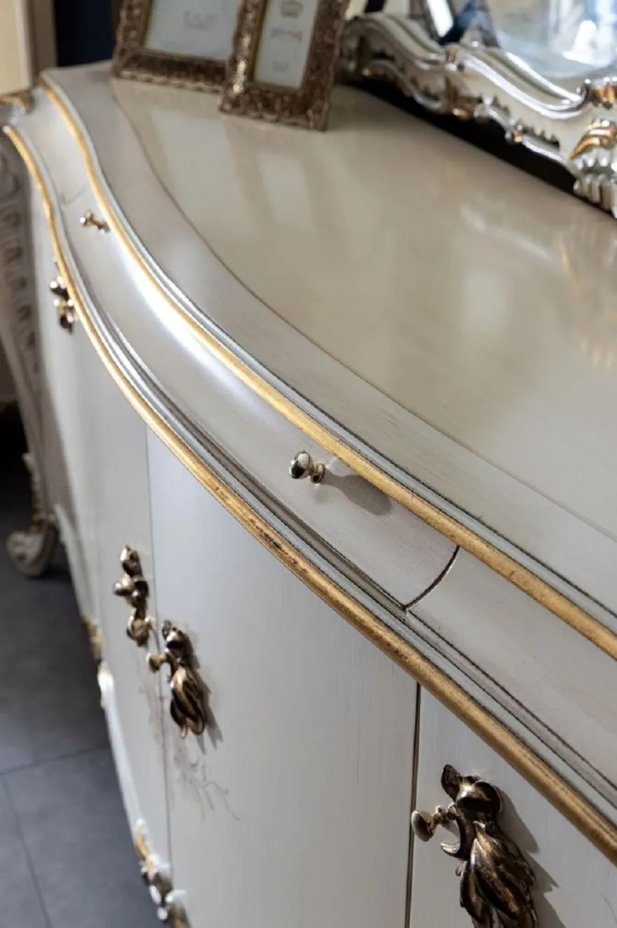 Casa Padrino Luxus Barock Sideboard Cremefarben / Weiß / Gold - Prunkvoller Massivholz Schrank mit 4 Türen und Schublade - Barock Möbel