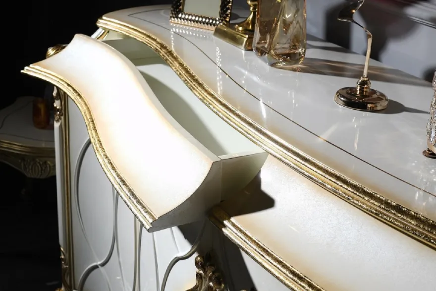 Casa Padrino Luxus Barock Sideboard Weiß / Antik Gold - Prunkvoller Massivholz Schrank mit 4 Türen und 2 Schubladen - Barock Möbel