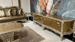 Casa Padrino Luxus Barock Sofa Gold / Silber - Prunkvolles Wohnzimmer Sofa mit dekorativen Kissen - Barock Wohnzimmer Möbel - Edel & Prunkvoll