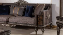 Casa Padrino Luxus Barock Sofa Grau / Dunkelbraun / Gold - Prunkvolles Wohnzimmer Sofa mit elegantem Muster - Barock Wohnzimmer & Hotel Möbel - Edel & Prunkvoll