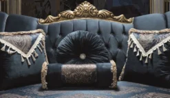 Casa Padrino Luxus Barock Sofa Blau / Gold 220 x 90 x H. 110 cm - Prunkvolles Wohnzimmer Sofa mit Glitzersteinen und dekorativen Kissen