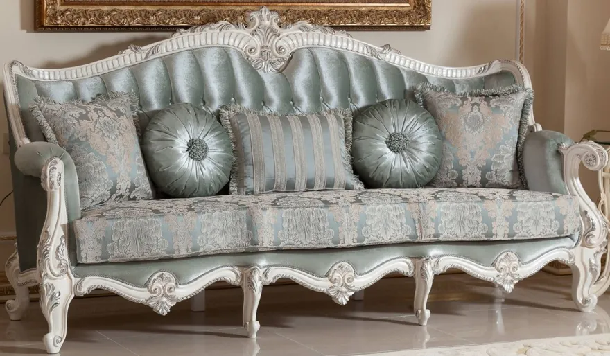 Casa Padrino Luxus Barock Sofa Grün / Beige / Weiß / Silber - Prunkvolles Wohnzimmer Sofa mit elegantem Muster - Barock Möbel - Luxus Wohnzimmer Möbel im Barockstil - Edel & Prunkvoll
