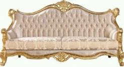 Casa Padrino Luxus Barock Sofa Beige / Gold - Prunkvolles Wohnzimmer Sofa mit Muster - Barock Wohnzimmer Möbel - Edel & Prunkvoll