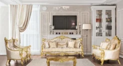 Casa Padrino Luxus Barock Sofa Beige / Gold - Prunkvolles Wohnzimmer Sofa mit Muster - Barock Wohnzimmer Möbel - Edel & Prunkvoll