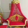 Casa Padrino Luxus Barock Sofa Rot / Gold - Handgefertigtes Massivholz Wohnzimmer Sofa mit edlem Samtstoff und Baldachin - Barock Möbel - Edel & Prunkvoll