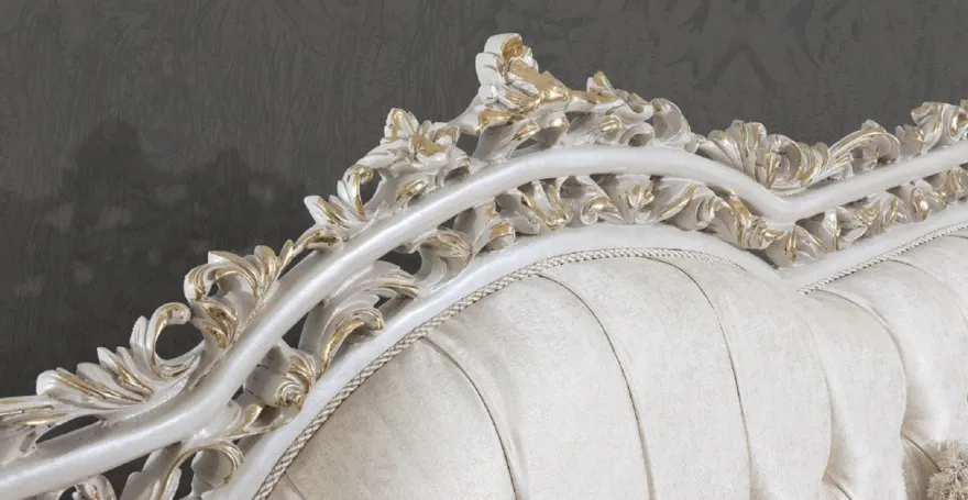 Casa Padrino Luxus Barock Sofa Creme / Beige / Weiß / Grau / Gold - Prunkvolles Wohnzimmer Sofa mit elegantem Muster - Barock Wohnzimmer & Hotel Möbel - Edel & Prunkvoll