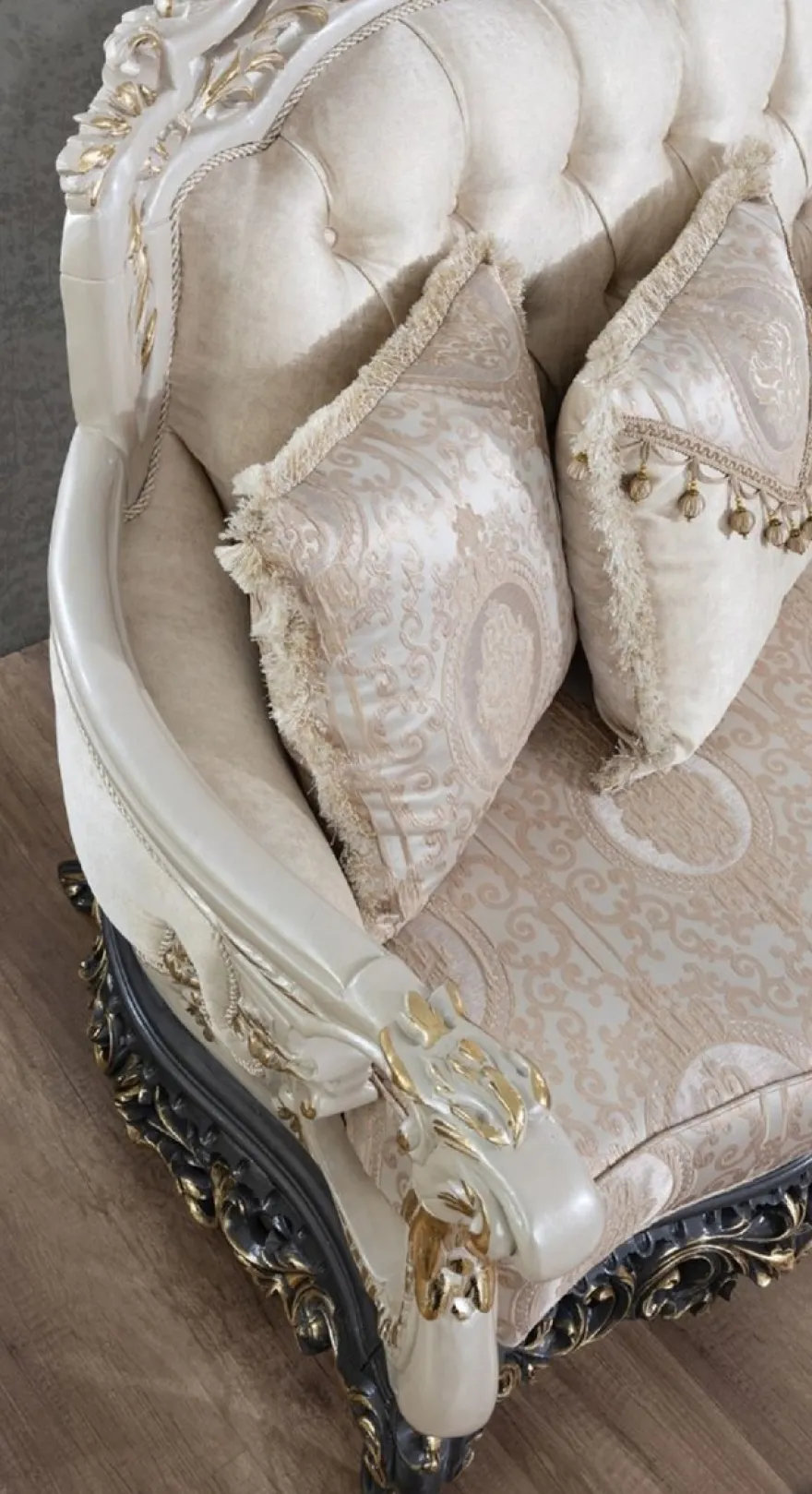 Casa Padrino Luxus Barock Sofa Creme / Beige / Weiß / Grau / Gold - Prunkvolles Wohnzimmer Sofa mit elegantem Muster - Barock Wohnzimmer & Hotel Möbel - Edel & Prunkvoll