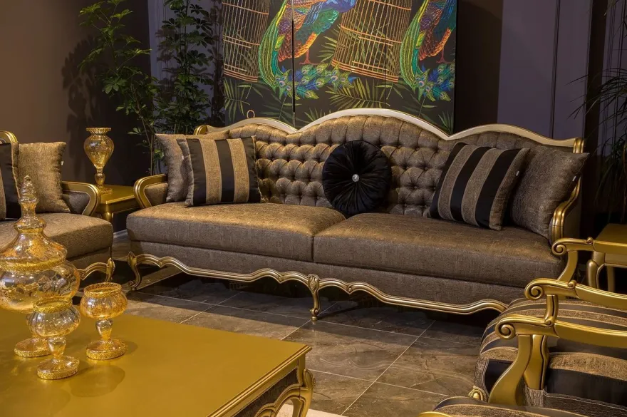 Casa Padrino Luxus Barock Sofa Grau / Gold 243 x 78 x H. 105 cm - Edles Wohnzimmer Sofa mit dekorativen Kissen - Barock Wohnzimmer Möbel