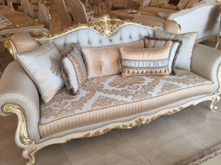 Casa Padrino Luxus Barock Sofa Hellblau / Weiß / Gold - Prunkvolles Wohnzimmer Sofa mit elegantem Muster - Barock Wohnzimmer Möbel