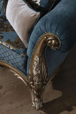 Casa Padrino Luxus Barock Sofa Blau / Gold 260 x 90 x H. 125 cm - Prunkvolles Wohnzimmer Sofa mit elegantem Muster und dekorativen Kissen - Barock Möbel