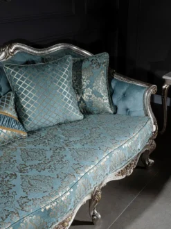 Casa Padrino Luxus Barock Sofa Hellblau / Silber / Gold 238 x 85 x H. 106 cm - Wohnzimmer Sofa mit elegantem Muster und dekorativen Kissen - Barock Wohnzimmer Möbel