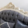 Casa Padrino Luxus Barock Sofa Blau / Weiß / Schwarz / Gold - Barockstil Wohnzimmer Sofa mit elegantem Muster - Luxus Wohnzimmer Möbel im Barockstil - Barock Möbel - Barock Einrichtung