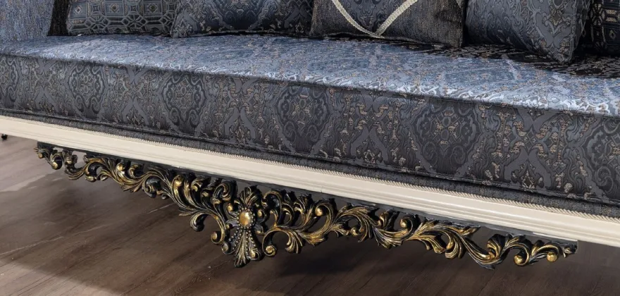 Casa Padrino Luxus Barock Sofa Blau / Weiß / Schwarz / Gold - Barockstil Wohnzimmer Sofa mit elegantem Muster - Luxus Wohnzimmer Möbel im Barockstil - Barock Möbel - Barock Einrichtung