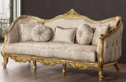 Casa Padrino Luxus Barock Sofa Beige / Gold - Prunkvolles Wohnzimmer Sofa mit Muster - Prunkvolle Barock Wohnzimmer Möbel