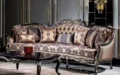 Casa Padrino Luxus Barock Sofa Gold / Lila - Prunkvolles Wohnzimmer Sofa mit elegantem Muster und dekorativen Kissen - Wohnzimmer Möbel im Barockstil
