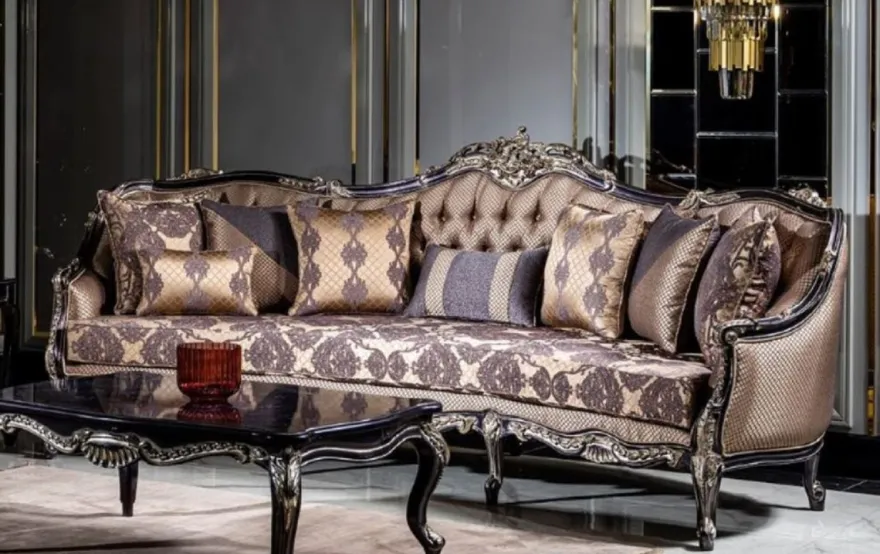 Casa Padrino Luxus Barock Sofa Gold / Lila - Prunkvolles Wohnzimmer Sofa mit elegantem Muster und dekorativen Kissen - Wohnzimmer Möbel im Barockstil