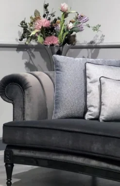 Casa Padrino Luxus Barock Sofa Grau / Schwarz - Prunkvolles Wohnzimmer Sofa - Luxus Möbel im Barockstil - Barockstil Wohnzimmer Möbel - Barock Einrichtung - Edel & Prunkvoll