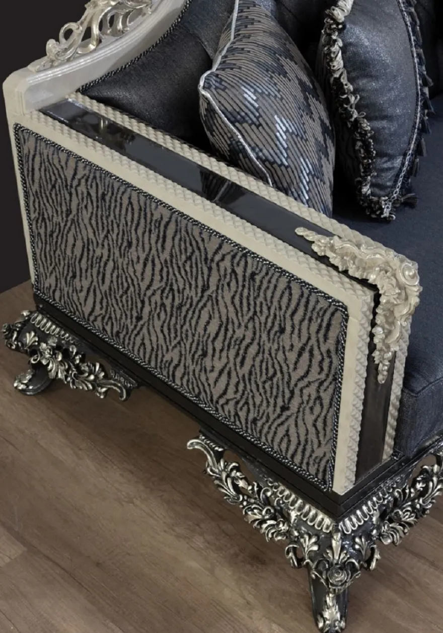 Casa Padrino Luxus Barock Sofa Blau / Grau / Weiß / Schwarz / Silber - Prunkvolles Wohnzimmer Sofa mit elegantem Muster - Barock Wohnzimmer & Hotel Möbel - Edel & Prunkvoll