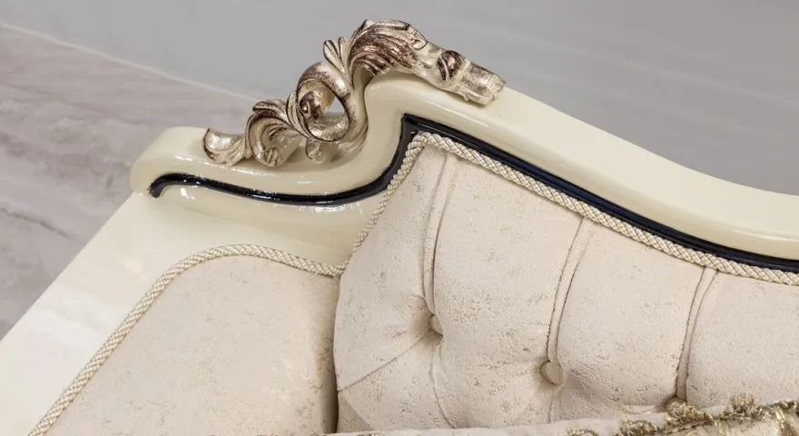 Casa Padrino Luxus Barock Sofa Weiß / Creme / Schwarz / Antik Gold - Barockstil Wohnzimmer Sofa mit elegantem Muster - Luxus Wohnzimmer Möbel im Barockstil - Barock Einrichtung - Barock Möbel