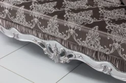 Casa Padrino Luxus Barock Sofa Bronzefarben / Silber 262 x 90 x H. 113 cm - Prunkvolles Wohnzimmer Sofa mit dekorativen Kissen - Barock Möbel