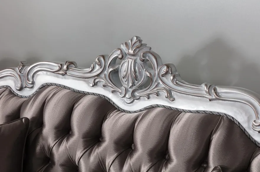 Casa Padrino Luxus Barock Sofa Bronzefarben / Silber 262 x 90 x H. 113 cm - Prunkvolles Wohnzimmer Sofa mit dekorativen Kissen - Barock Möbel