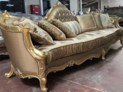 Casa Padrino Luxus Barock Sofa Gold 300 x 90 x H. 119 cm - Prunkvolles Wohnzimmer Sofa mit elegantem Muster - Barock Möbel