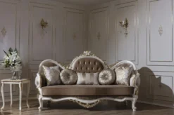Casa Padrino Luxus Barock Sofa Braun / Weiß / Gold 220 x 80 x H. 124 cm - Prunkvolles Wohnzimmer Sofa mit dekorativen Kissen - Barock Möbel