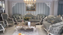 Casa Padrino Luxus Barock Sofa Grün / Weiß / Gold - Prunkvolles Wohnzimmer Sofa - Handgefertigte Barock Wohnzimmer Möbel - Edel & Prunkvoll
