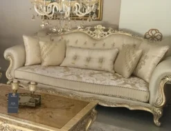 Casa Padrino Luxus Barock Sofa Gold / Antik Gold - Prunkvolles Wohnzimmer Sofa mit elegantem Muster - Barock Wohnzimmer Möbel