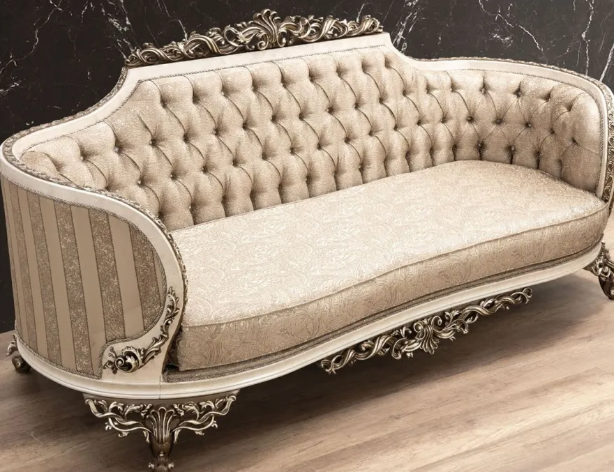 Casa Padrino Luxus Barock Sofa Beige / Cremefarben / Braun / Gold - Prunkvolles Wohnzimmer Sofa mit elegantem Muster - Barock Wohnzimmer Möbel