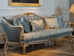 Casa Padrino Luxus Barock Sofa Hellblau / Silber / Gold - Handgefertigtes Wohnzimmer Sofa im Barockstil - Barock Wohnzimmer Möbel