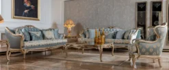 Casa Padrino Luxus Barock Sofa Hellblau / Silber / Gold - Handgefertigtes Wohnzimmer Sofa im Barockstil - Barock Wohnzimmer Möbel