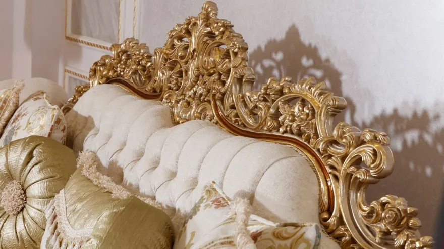 Casa Padrino Luxus Barock Sofa Weiß / Mehrfarbig / Braun / Gold - Prunkvolles Wohnzimmer Sofa mit elegantem Muster - Barock Wohnzimmer & Hotel Möbel - Edel & Prunkvoll