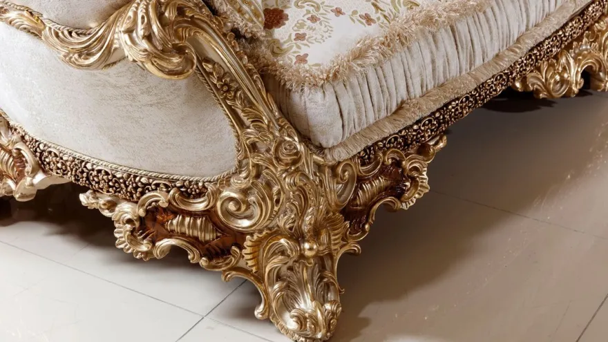 Casa Padrino Luxus Barock Sofa Weiß / Mehrfarbig / Braun / Gold - Prunkvolles Wohnzimmer Sofa mit elegantem Muster - Barock Wohnzimmer & Hotel Möbel - Edel & Prunkvoll