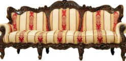 Casa Padrino Luxus Barock Sofa mit Streifen Creme / Gelb / Rot / Dunkelbraun - Gestreiftes Wohnzimmer Sofa im Barockstil - Barock Wohnzimmer Möbel - Edel & Prunkvoll