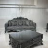 Casa Padrino Luxus Barock Sofa Grau / Silber - Prunkvolles Wohnzimmer Sofa - Barockstil Wohnzimmer Möbel - Luxus Möbel im Barockstil - Barock Einrichtung - Edel & Prunkvoll