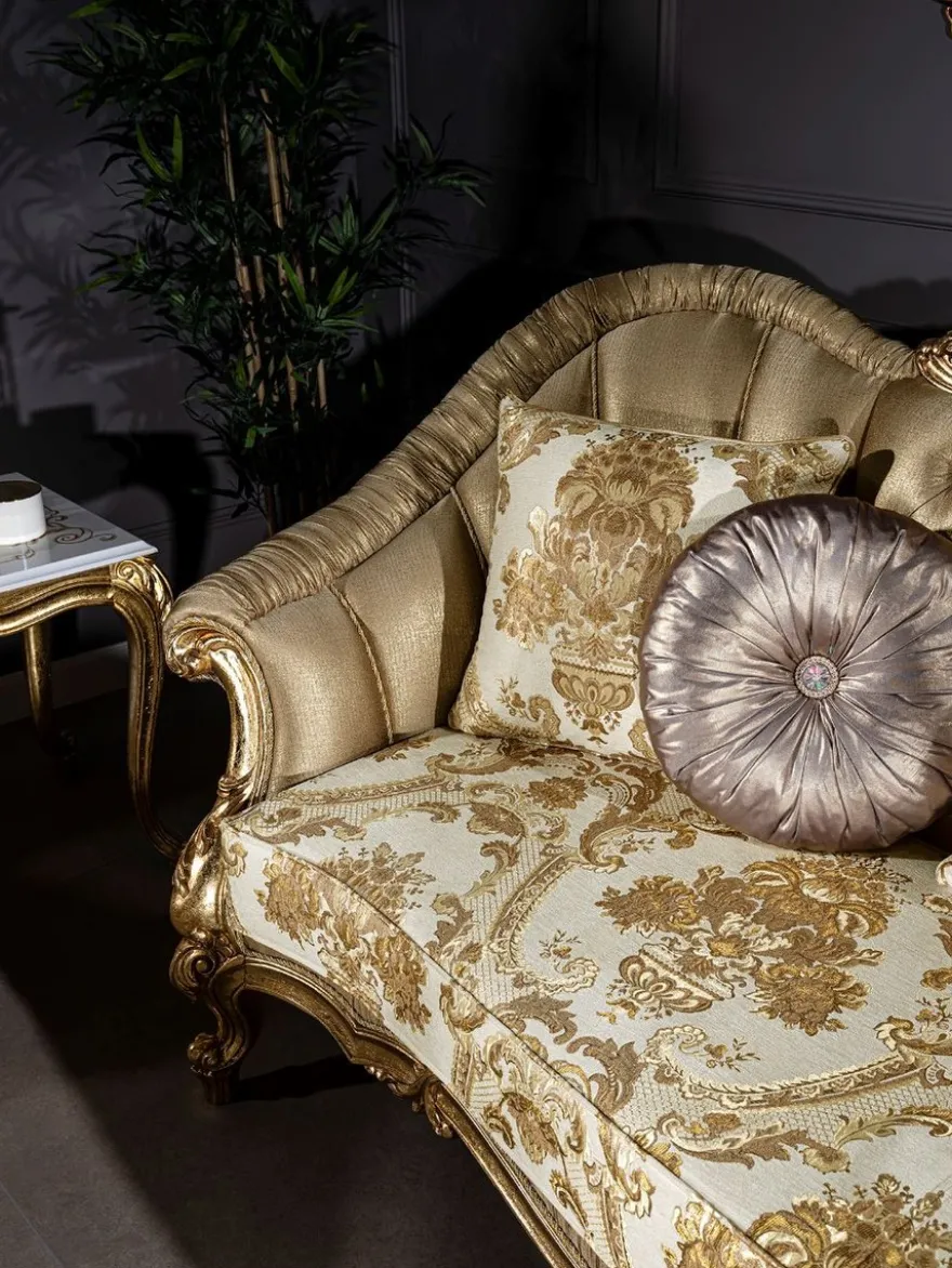 Casa Padrino Luxus Barock Sofa Gold / Weiß 256 x 87 x H. 120 cm - Prunkvolles Wohnzimmer Sofa mit dekorativen Kissen - Wohnzimmer Möbel im Barockstil