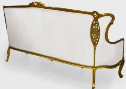 Casa Padrino Luxus Barock Sofa Weiß / Gold - Prunkvolles Wohnzimmer Sofa im Barockstil - Barock Wohnzimmer & Hotel Möbel - Edel & Prunkvoll