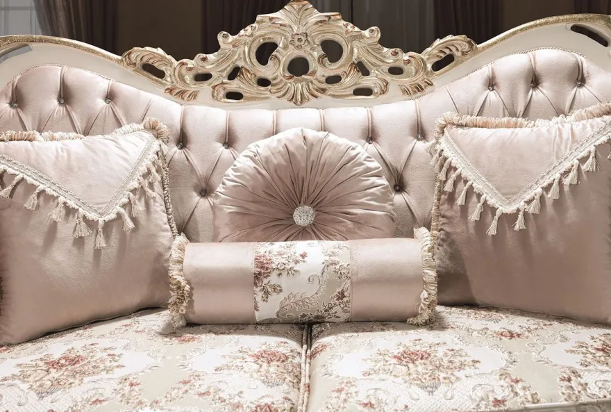 Casa Padrino Luxus Barock Sofa Rosa / Weiß / Gold 230 x 100 x H. 110 cm - Wohnzimmer Sofa mit Glitzersteinen und dekorativen Kissen - Barockmöbel
