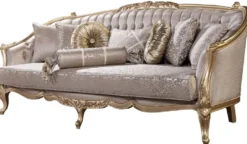 Casa Padrino Luxus Barock Sofa Silber / Gold - Barockstil Wohnzimmer Sofa mit elegantem Muster - Luxus Wohnzimmer Möbel im Barockstil - Barock Möbel - Barock Einrichtung