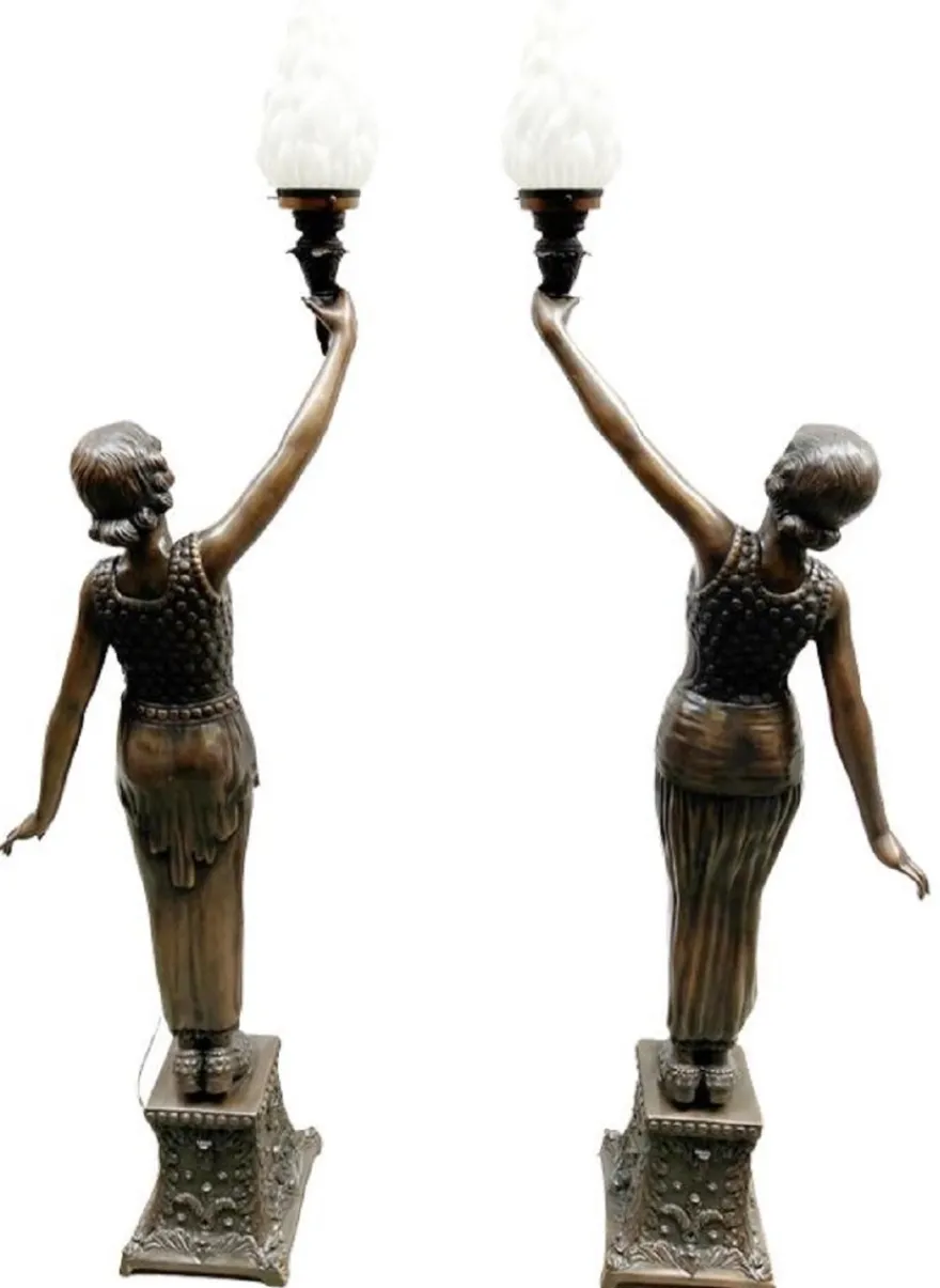 Casa Padrino Luxus Barock Stehleuchten Damen mit Fakeln Bronzefarben / Weiß 65 x 30 x H. 190 cm - Elegante Bronze Deko Skulpturen - Prunkvolle Barock Bronze Leuchten