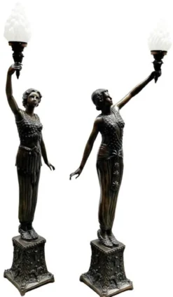 Casa Padrino Luxus Barock Stehleuchten Damen mit Fakeln Bronzefarben / Weiß 65 x 30 x H. 190 cm - Elegante Bronze Deko Skulpturen - Prunkvolle Barock Bronze Leuchten
