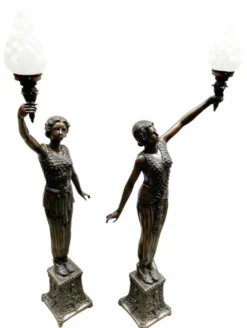 Casa Padrino Luxus Barock Stehleuchten Damen mit Fakeln Bronzefarben / Weiß 65 x 30 x H. 190 cm - Elegante Bronze Deko Skulpturen - Prunkvolle Barock Bronze Leuchten