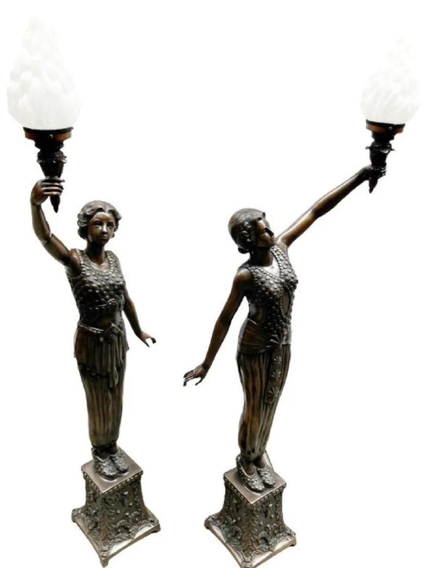Casa Padrino Luxus Barock Stehleuchten Damen mit Fakeln Bronzefarben / Weiß 65 x 30 x H. 190 cm - Elegante Bronze Deko Skulpturen - Prunkvolle Barock Bronze Leuchten