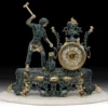 Casa Padrino Luxus Barock Tischuhr Blau / Gold / Weiß 46 x H. 40 cm - Handgefertigte Bronze Uhr im Barockstil - Barock Schreibtischuhr - Barock Schreibtisch Deko - Barock Deko Accessoires