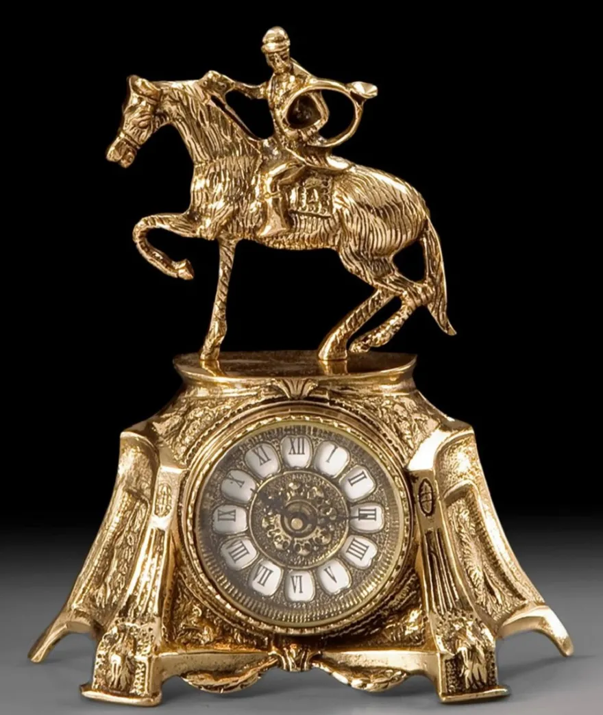 Casa Padrino Luxus Barock Tischuhr Gold 22 x H. 30 cm - Handgefertigte Bronze Uhr im Barockstil - Barock Schreibtischuhr - Barock Schreibtisch Deko - Barock Deko Accessoires - Barockstil Uhren