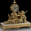 Casa Padrino Luxus Barock Tischuhr Gold / Weiß 48 x H. 47 cm - Handgefertigte Bronze Uhr im Barockstil - Barock Schreibtischuhr - Barock Schreibtisch Deko - Barock Deko Accessoires