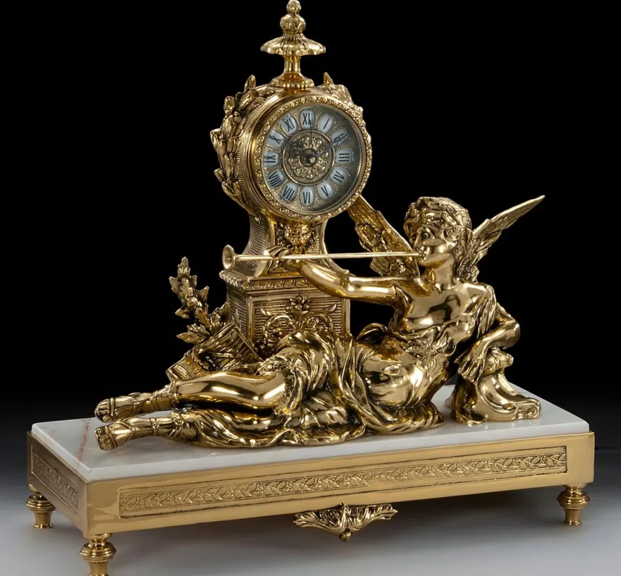 Casa Padrino Luxus Barock Tischuhr Gold / Weiß 48 x H. 47 cm - Handgefertigte Bronze Uhr im Barockstil - Barock Schreibtischuhr - Barock Schreibtisch Deko - Barock Deko Accessoires