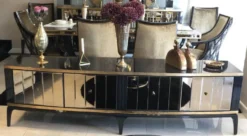 Casa Padrino Luxus Barock TV Schrank Schwarz / Gold 230 x 55 x H. 65 cm - Verspiegelter Massivholz Fernsehschrank - Barock Wohnzimmer Möbel