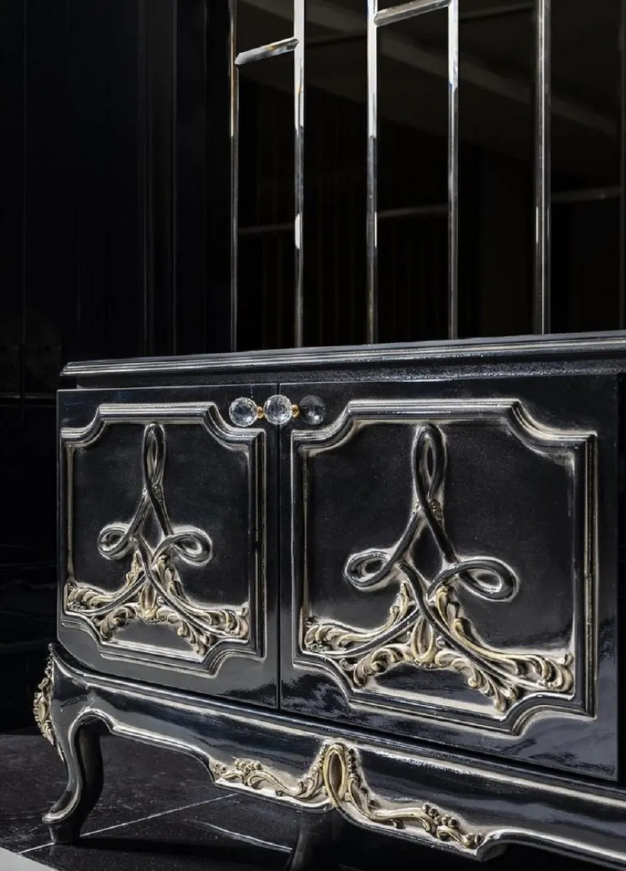 Casa Padrino Luxus Barock TV Schrank Schwarz / Gold - Prunkvolles Wohnzimmer Sideboard mit 4 Türen - Barock Wohnzimmer Möbel